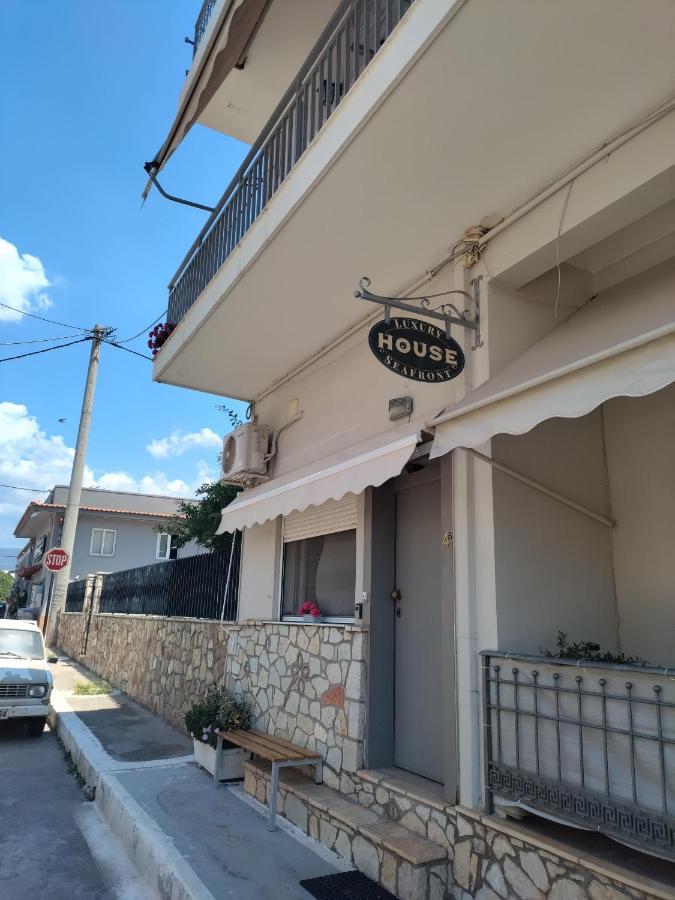 Appartamento Luxury Seafront House Nearby Delphi Kirra Esterno foto