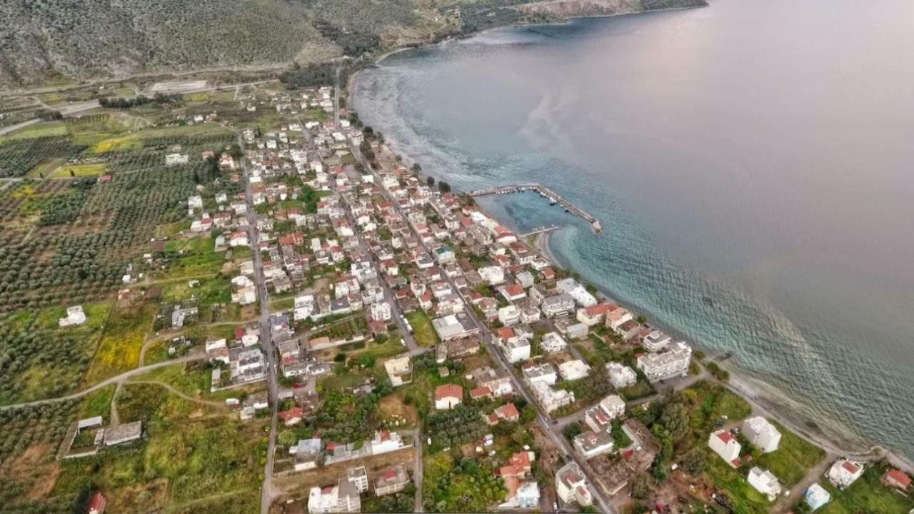 Appartamento Luxury Seafront House Nearby Delphi Kirra Esterno foto
